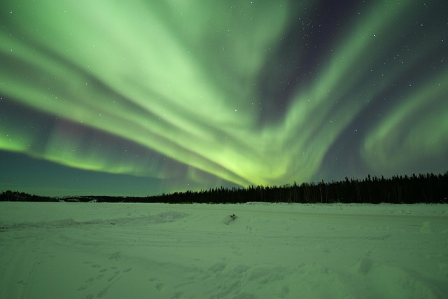Revontuliretki nuotioillalla Saariselällä — Saaga Wilderness